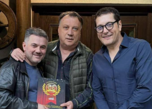 Halid Bešlić i Aco Pejović proveli ugodno veče u prijateljskom društvu